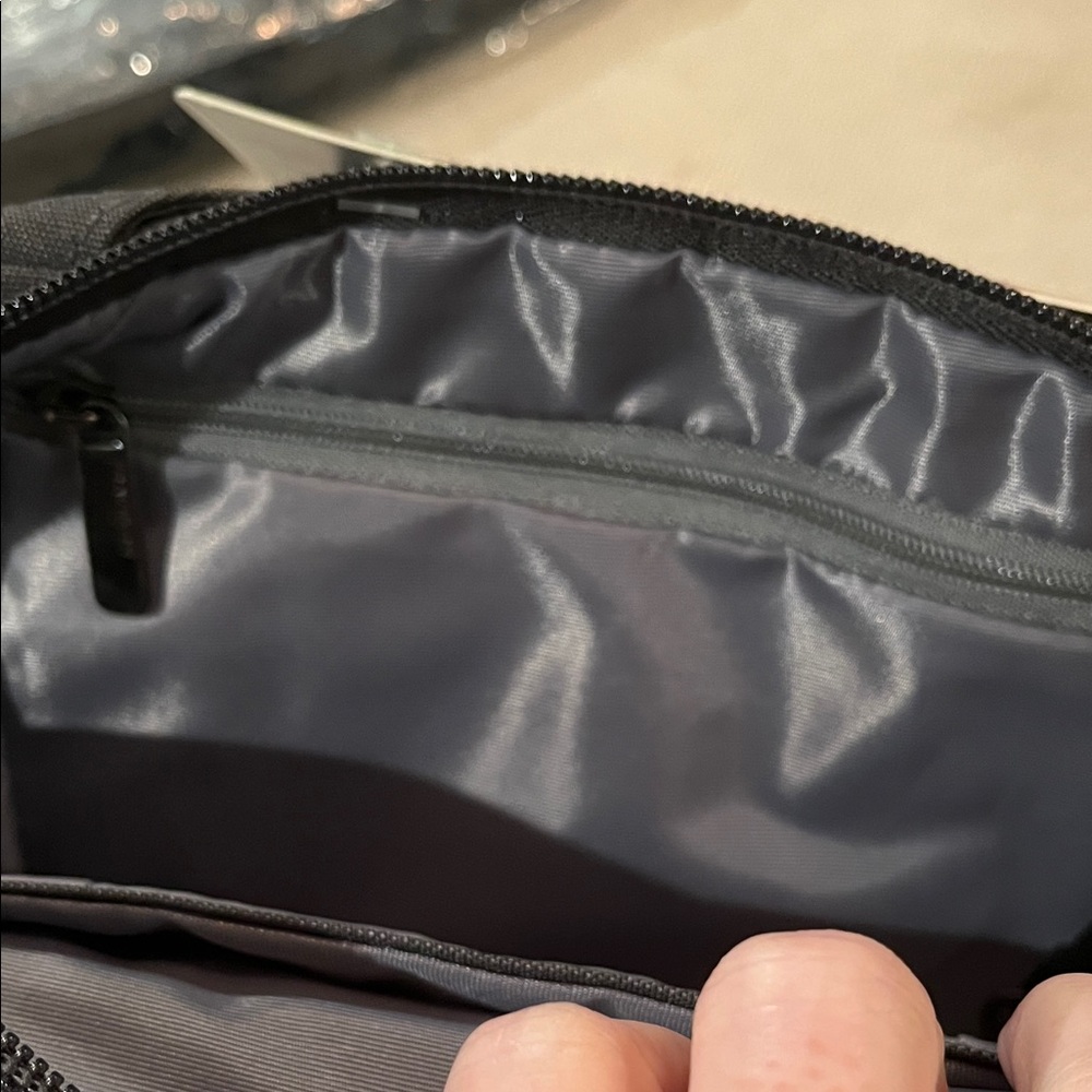 Travelon Anti-Theft Metro Gray Heather Waistpack/NWT - Picture 15 of 16